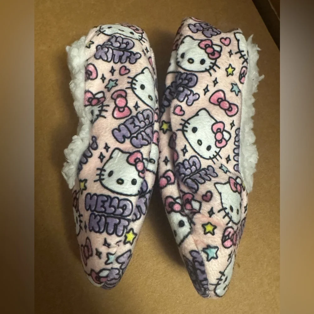 HELLO KITTY Sanrio Fuzzy fur slip on slippers Kids Girls size 11/12 house shoes